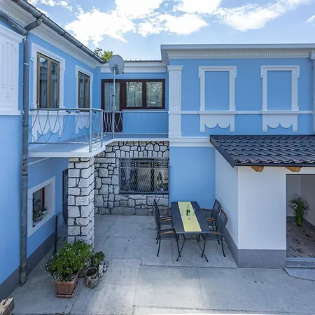 Micika 4+1 Pax Feriehus Grižane
