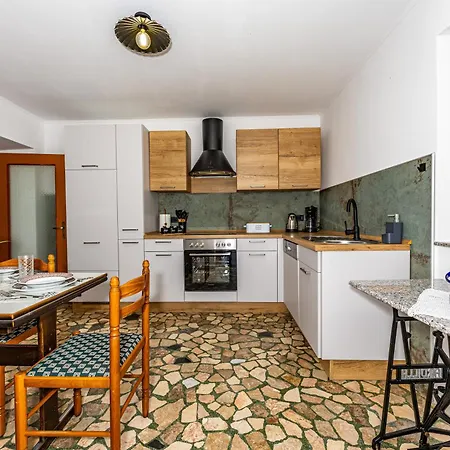 Micika 4+1 Pax Feriehus *