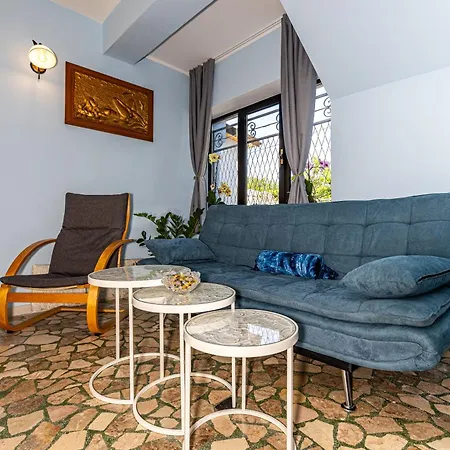 Micika 4+1 Pax Feriehus Grižane