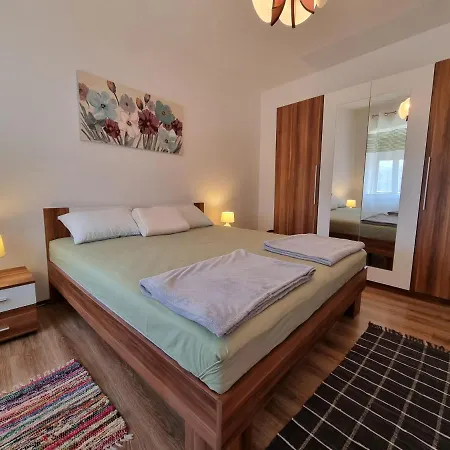Micika 4+1 Pax * Grizane-Belgrad